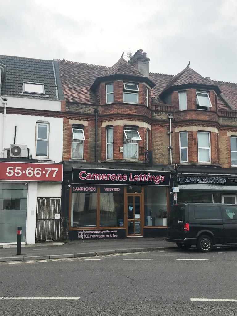 Lot: 69 - FREEHOLD INVESTMENT WITH DEVELOPMENT/REFURBISHMENT POTENTIAL - 